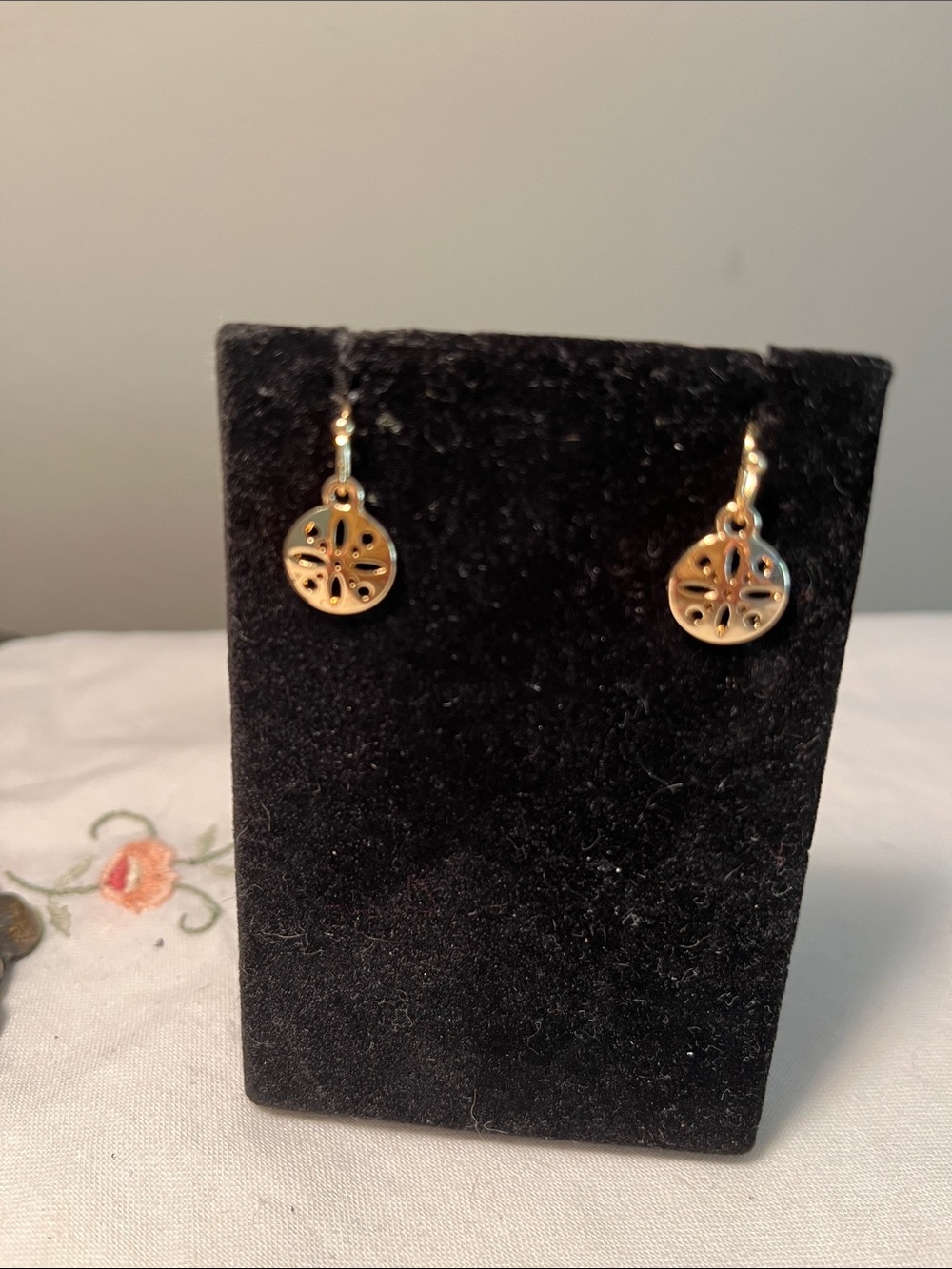 New Gold Sand Dollar Charm Drop Earrings Shiny Goldtone - Picture 3 of 3